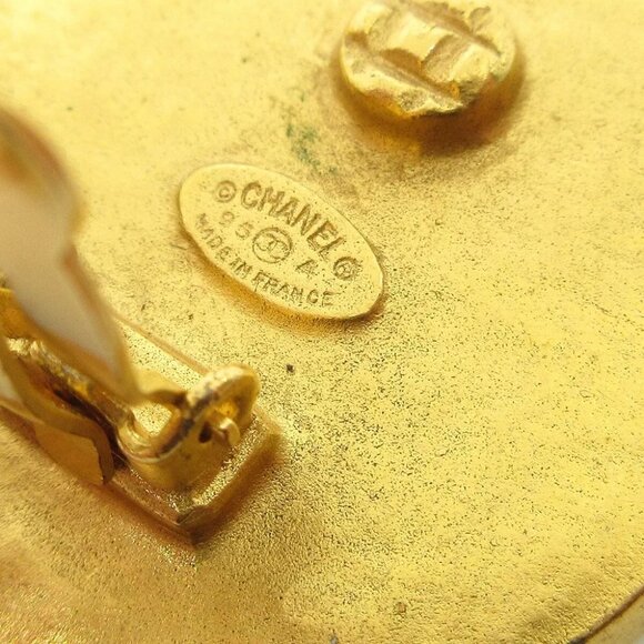 hanel Gripoix Button Earrings Gold Clip-On - Picture 2 of 5